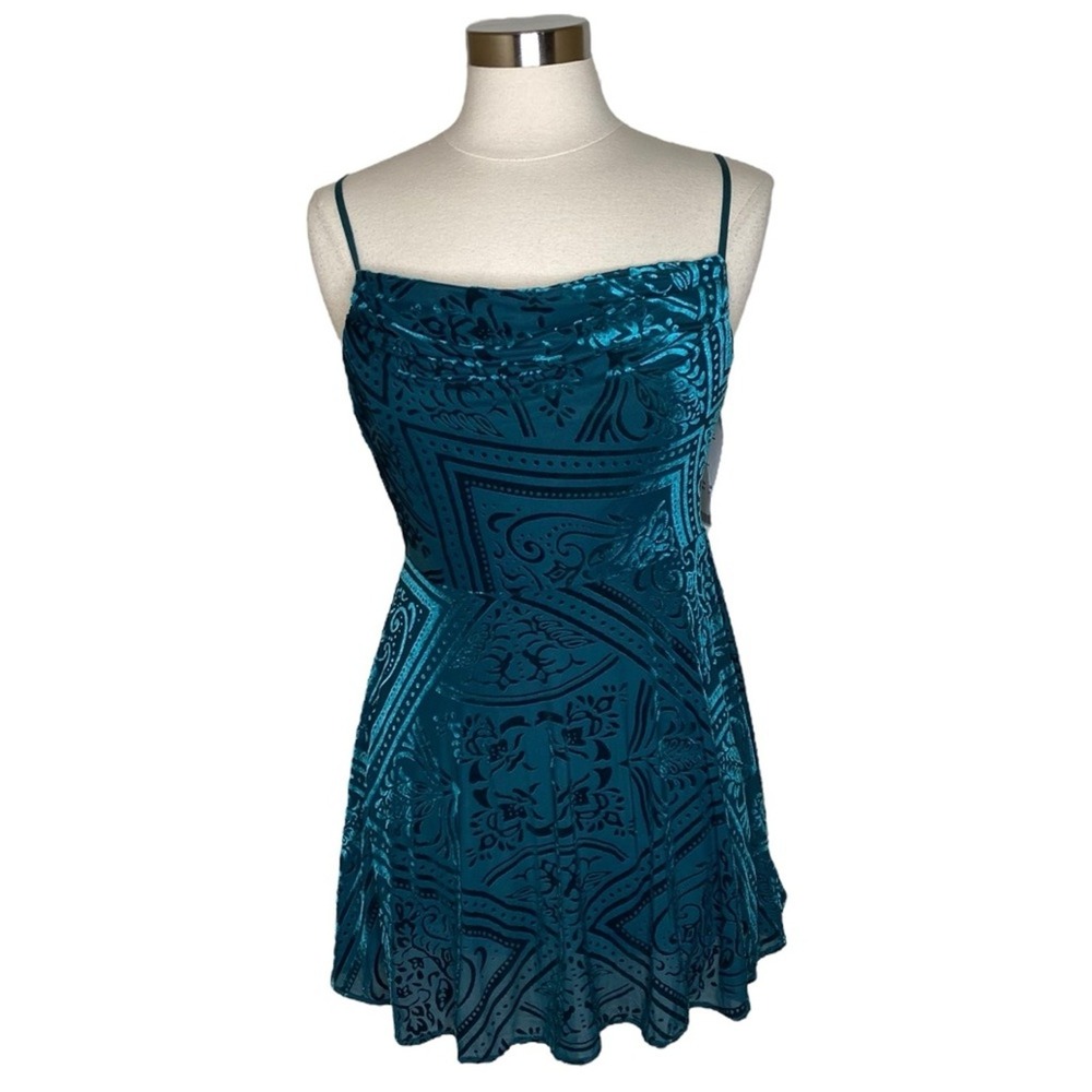 Urban Outfitters Lexi‎ Cowl Neck Velvet Mini Slip Dress Women's Size Medium NEW